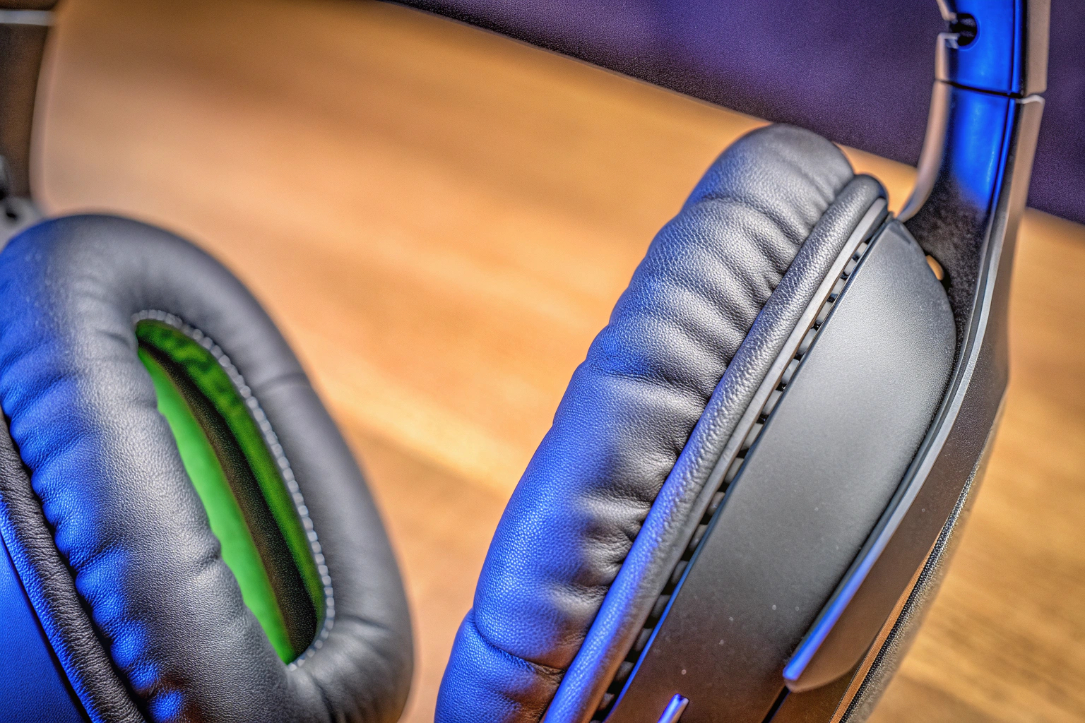 Gaming-Headset mit Ohrmuscheln und Mikrofon