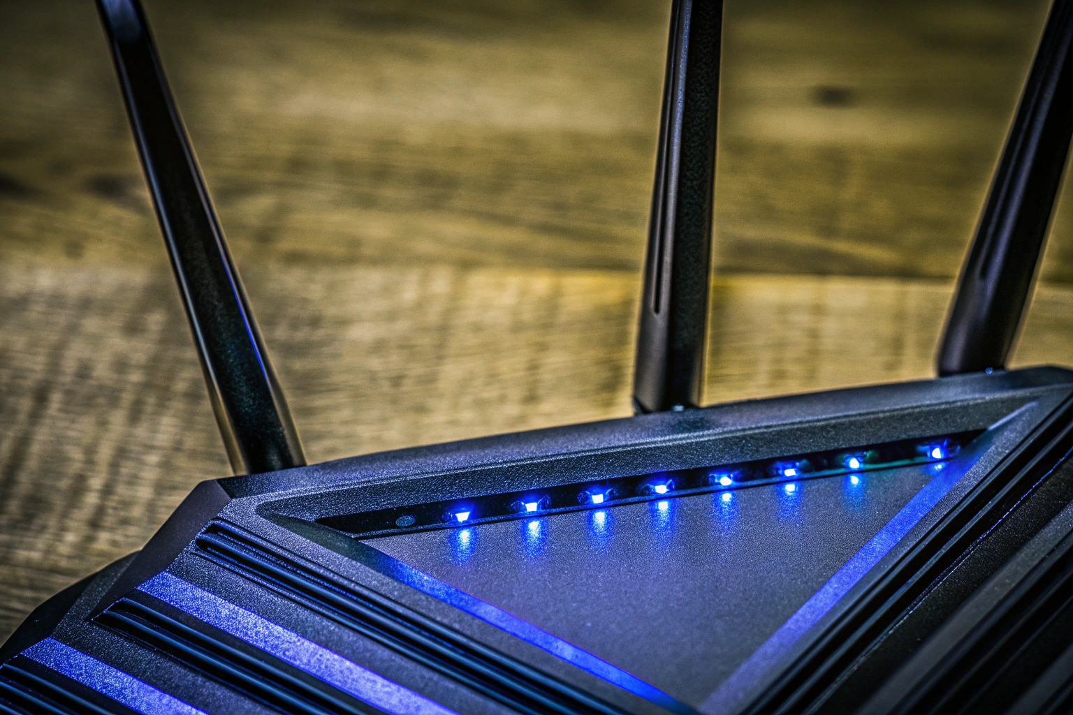 Gaming-Router mit mehreren Antennen