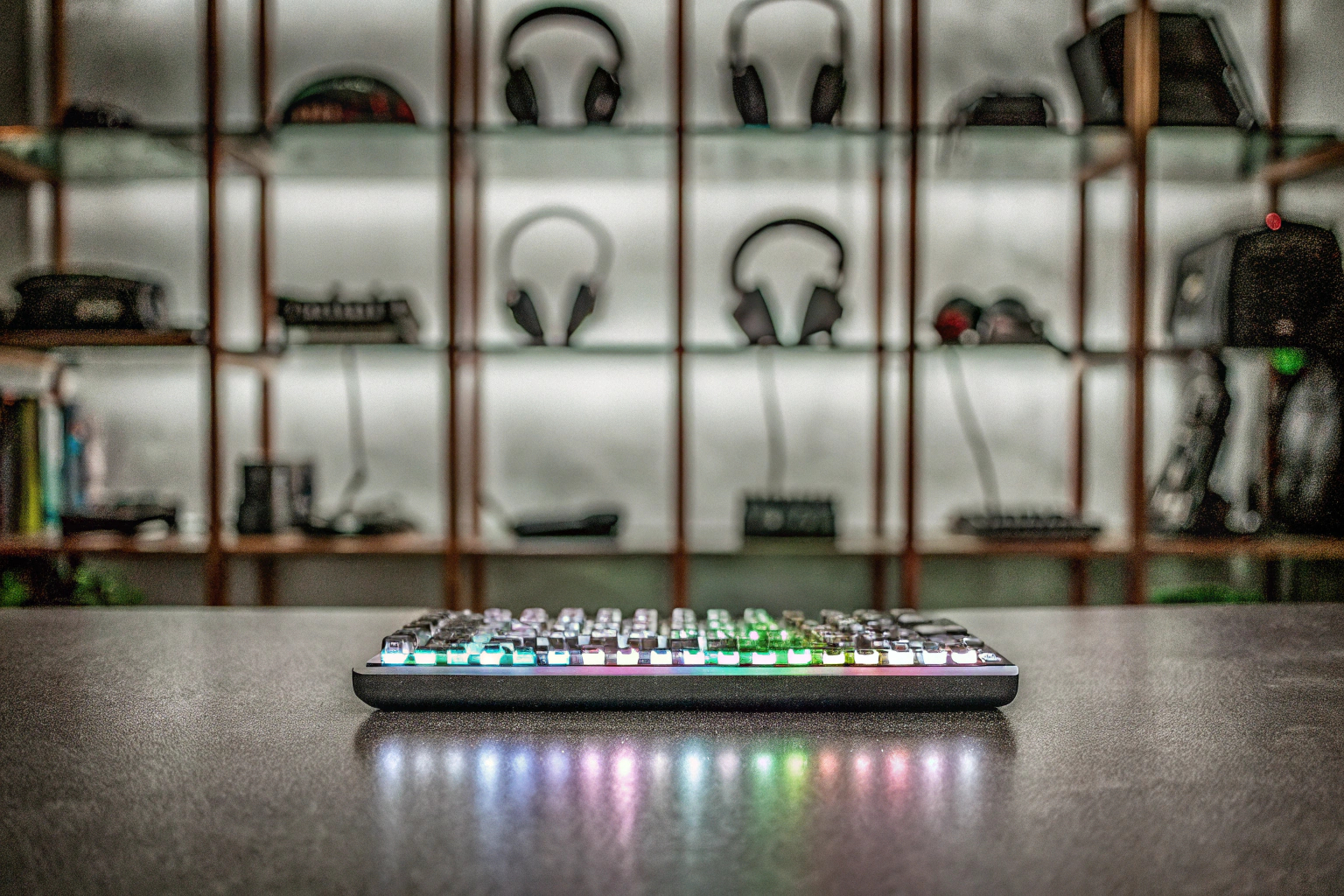 Gamer mit RGB-Audio-Mixer