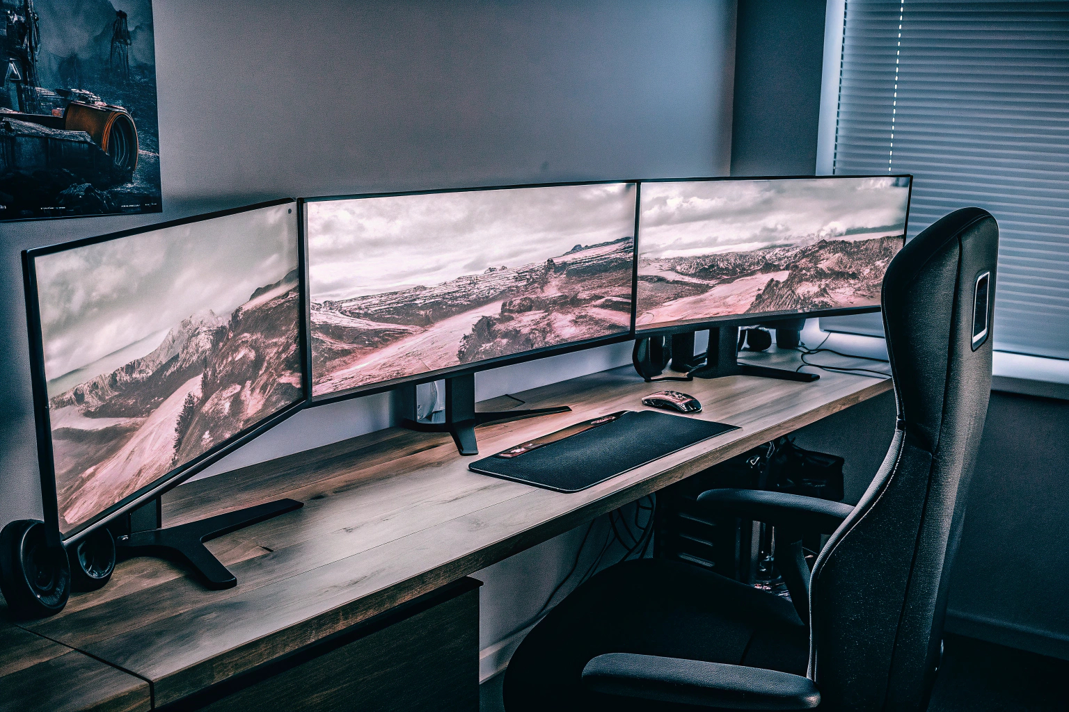 Gaming-Setup mit mehreren Monitoren