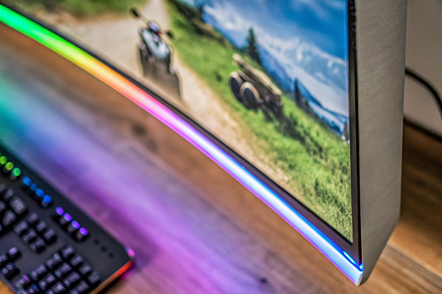 Moderner Gaming-Monitor mit RGB-Beleuchtung