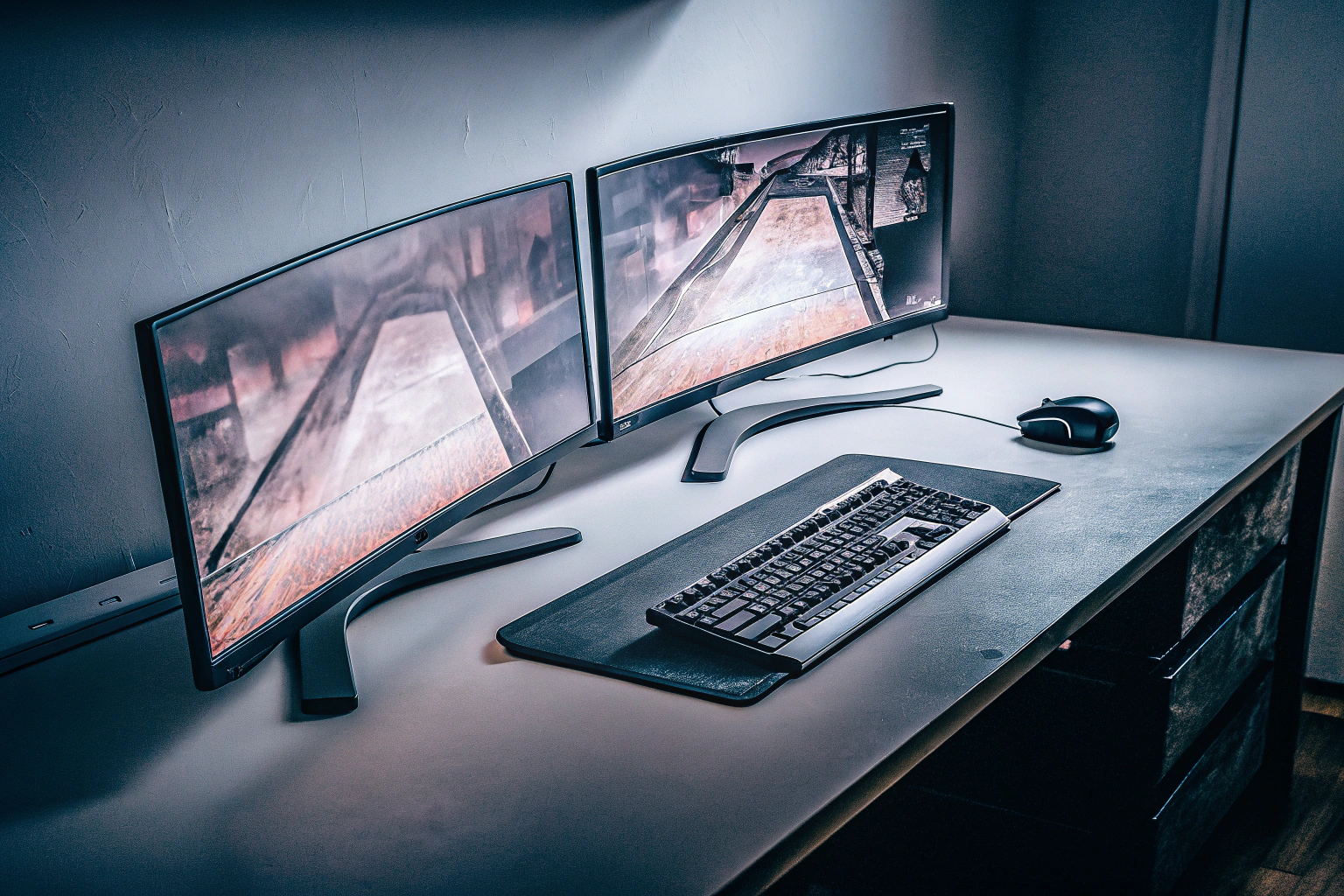 Curved vs. Flat Monitor