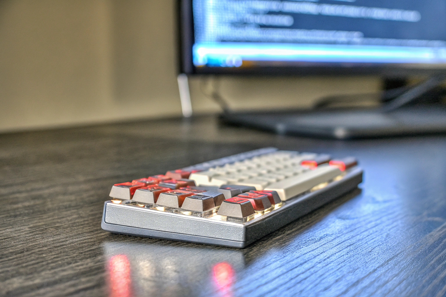 Kompakte mechanische Tastatur